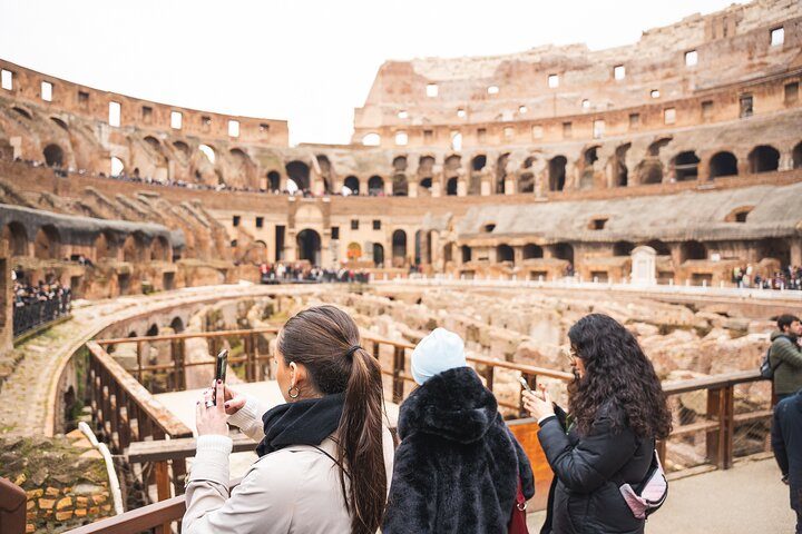 First Entry Express Colosseum: Private Guided Tour